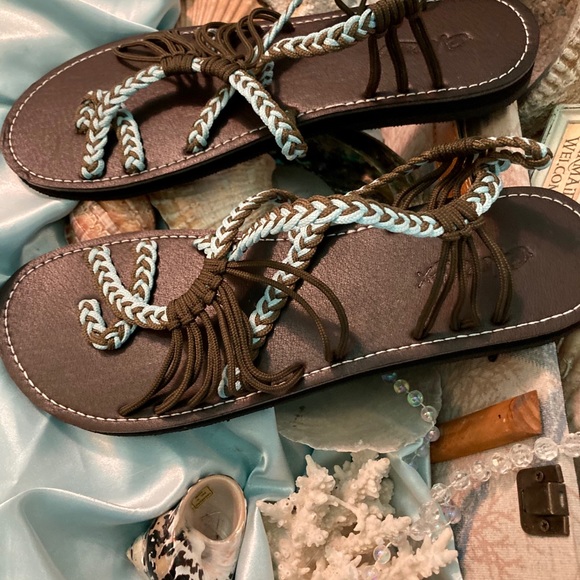 Women’s Everelax  Brown & Blue  Braided Sandals - Picture 2 of 7